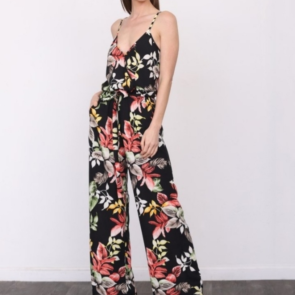 NWT BLACK TROPICAL TIE WAIST JUMPSUIT SZ SM